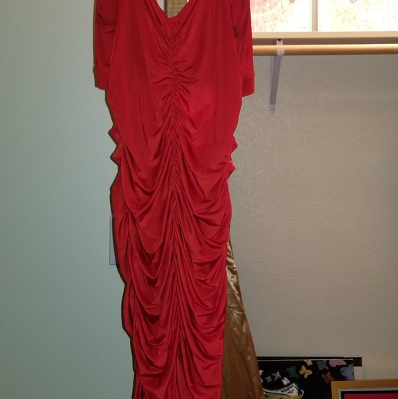 Red dress - Picture 2 of 3
